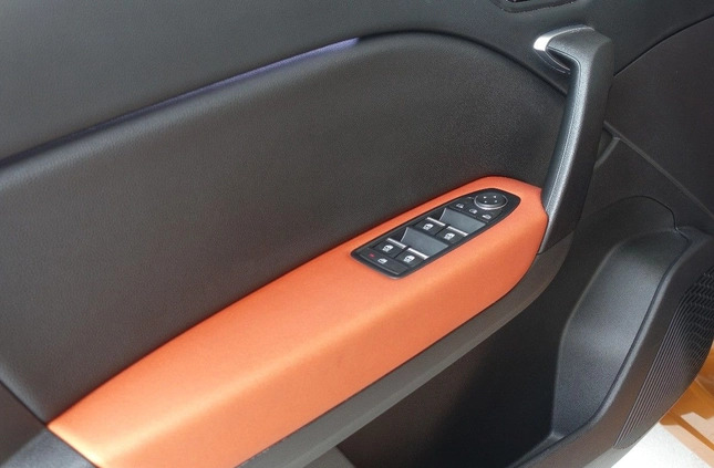 Renault Captur cena 92900 przebieg: 18400, rok produkcji 2021 z Łochów małe 497